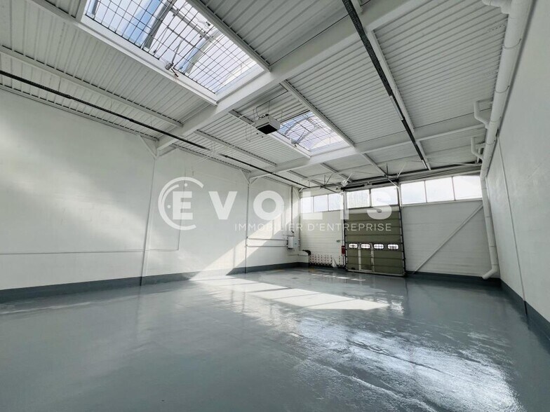 Bureau dans Bonneuil-sur-Marne à louer - Photo de l’immeuble – Image 2 sur 14