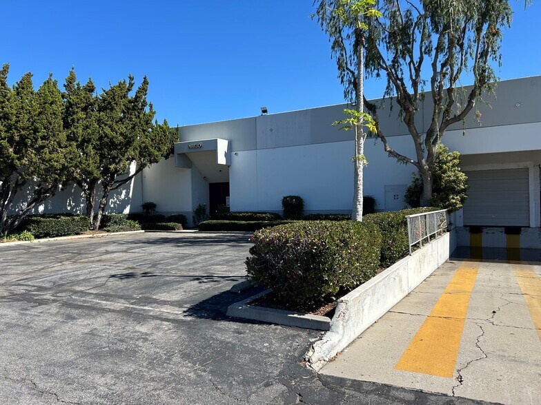 16826-16840 Edwards Rd, Cerritos, CA à louer - Photo de l’immeuble – Image 1 sur 2