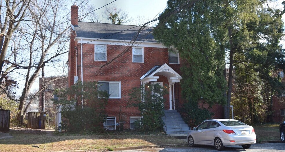 8203 Houston Ct, Takoma Park, MD à vendre - Photo de l’immeuble – Image 2 sur 7