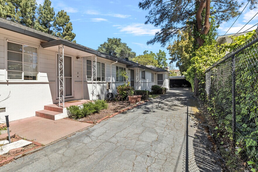 1308 Hoover St, Menlo Park, CA à vendre - Photo de l’immeuble – Image 2 sur 4