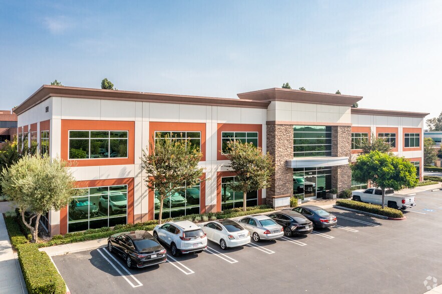 1432 Edinger Ave, Tustin, CA à louer - Photo principale – Image 1 sur 14