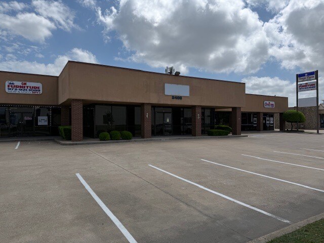 2406 S Jupiter Rd, Garland, TX à louer - Photo principale – Image 1 sur 5