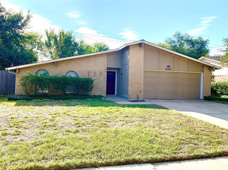 18215 Tall Cypress Dr, Spring, TX à vendre - Photo principale – Image 1 sur 2