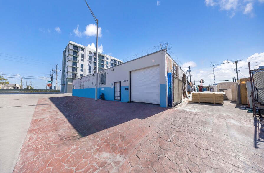 2690 E 11th Ave, Hialeah, FL à louer - Photo de l’immeuble – Image 2 sur 11
