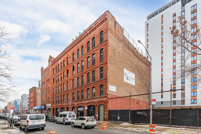 Plus de détails pour 116-122 E 124th St, New York, NY - Bureau à louer