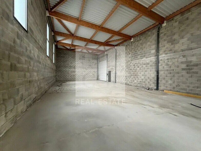 Local d’activités dans MARCY-L'ETOILE à louer - Photo de l’immeuble – Image 3 sur 9