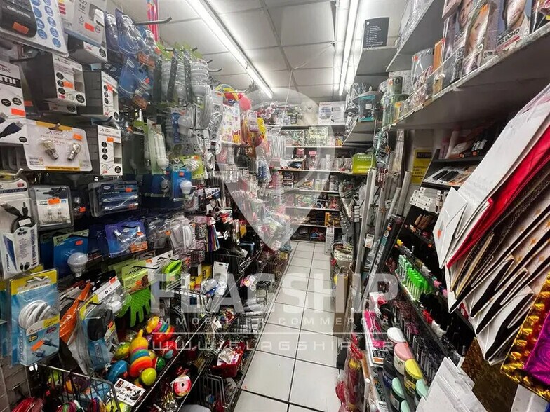 Local commercial dans Paris à vendre - Photo de l’immeuble – Image 3 sur 8