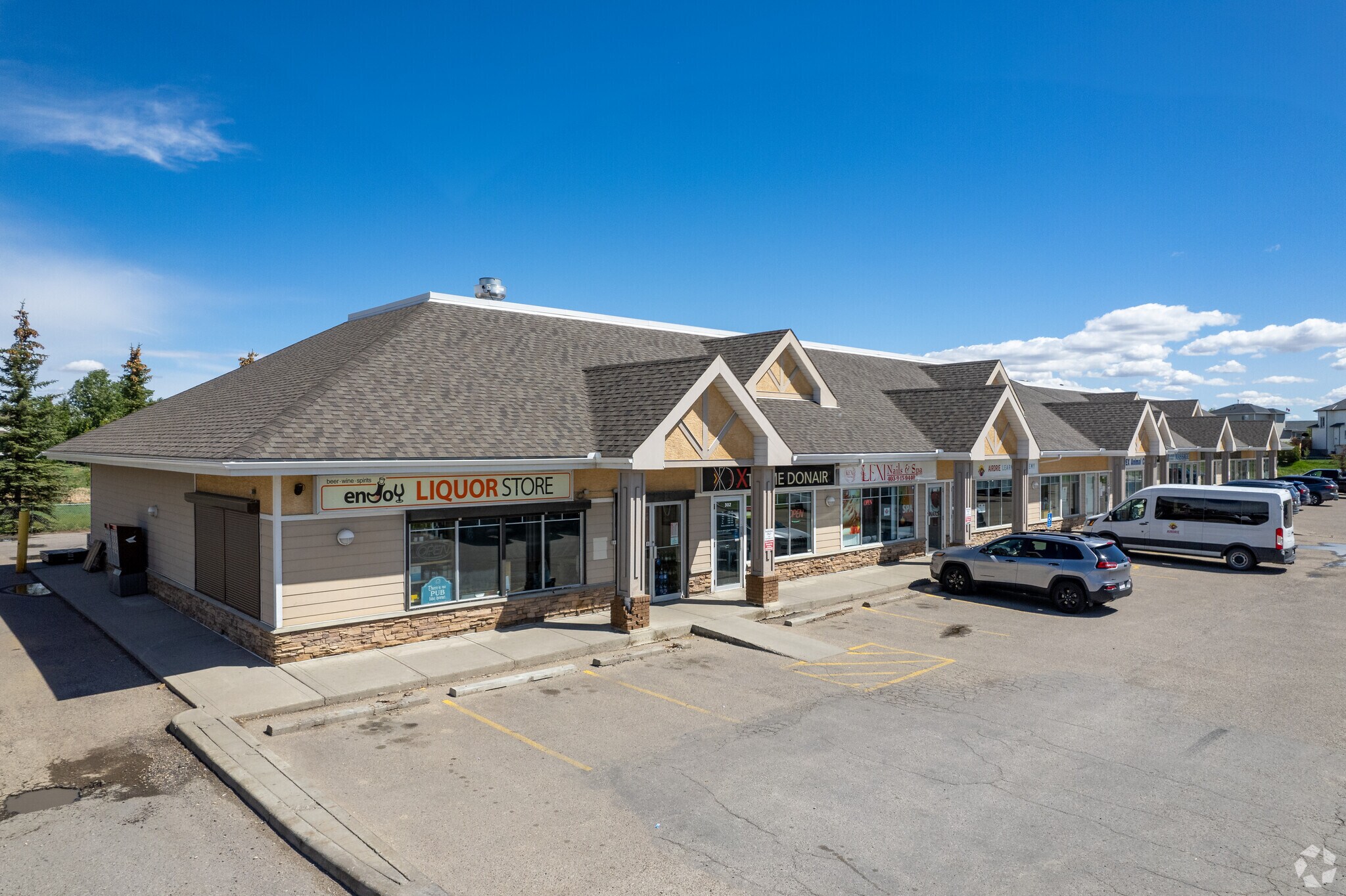 800 Veterans Blvd, Airdrie, AB à vendre Photo principale– Image 1 sur 8