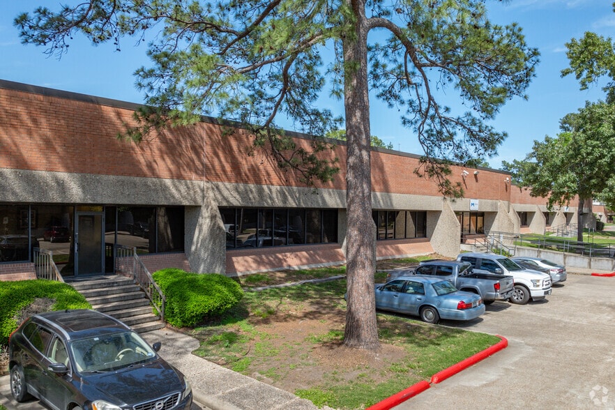 7021 Portwest Dr, Houston, TX à vendre - Photo de l’immeuble – Image 3 sur 6
