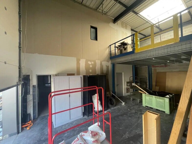 Local d’activités dans Corbas à louer - Photo de l’immeuble – Image 2 sur 10