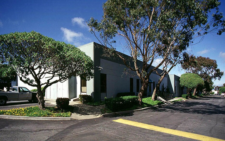 1142-1178 Cherry Ave, San Bruno, CA à louer - Photo de l’immeuble – Image 2 sur 13