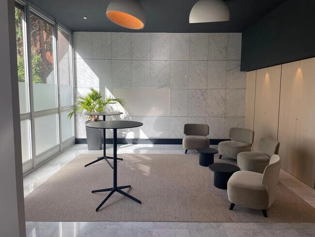 Plus de détails pour 32 Rue De Cambrai, Paris - Bureau à louer