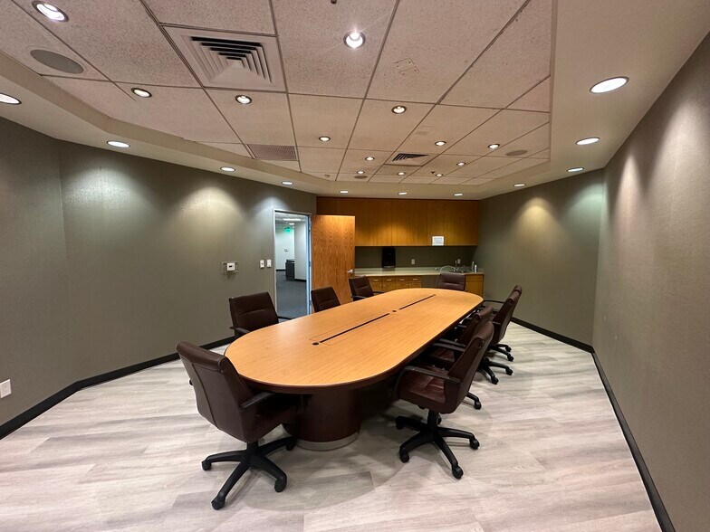 7925 Crossway Dr, Pico Rivera, CA à louer - Photo de l’immeuble – Image 2 sur 14