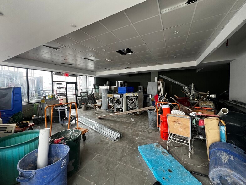 1466 128th St, College Point, NY à louer - Photo de l’immeuble – Image 2 sur 5