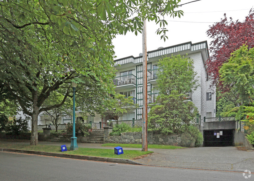 110 W 10th Ave, Vancouver, BC à vendre - Photo principale – Image 1 sur 3