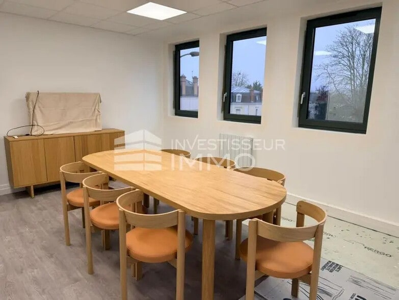 Bureau dans Avon à louer - Photo intérieure – Image 2 sur 32