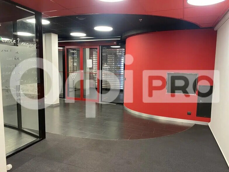 Local commercial dans Le Havre à louer - Photo de l’immeuble – Image 3 sur 7