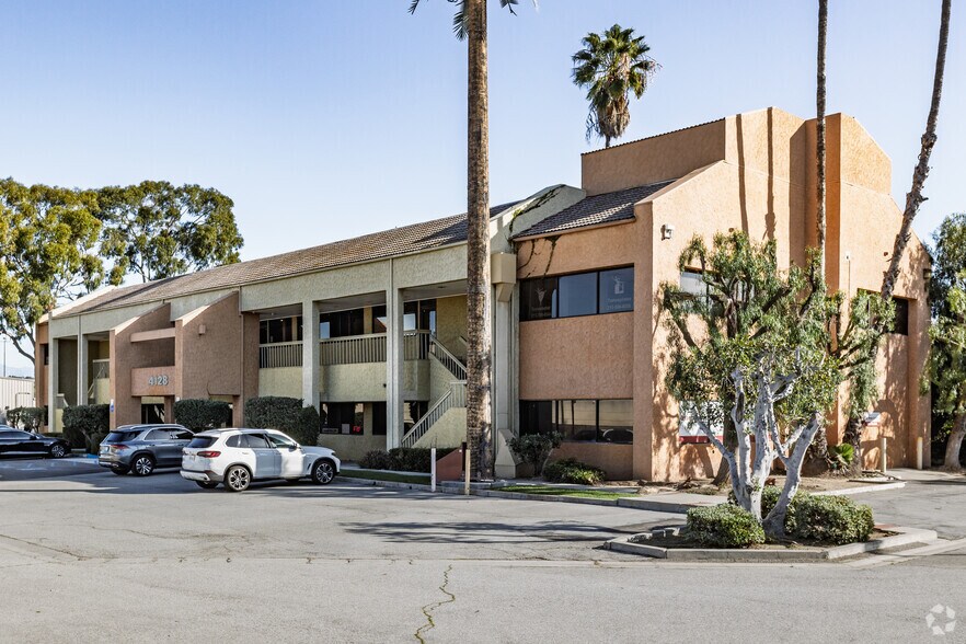 4128 W Commonwealth Ave, Fullerton, CA à vendre - Photo de l’immeuble – Image 3 sur 7