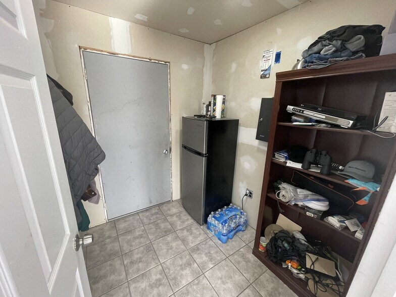 16504 Woodward Ave, Highland Park, MI à vendre - Photo intérieure – Image 3 sur 8