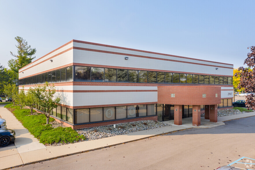 2947 Eyde Pky, East Lansing, MI à louer - Photo de l’immeuble – Image 2 sur 9