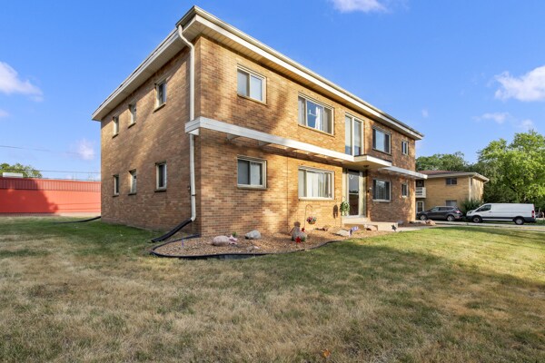 1222 N 116th St, Wauwatosa, WI à vendre - Photo de l’immeuble – Image 3 sur 8