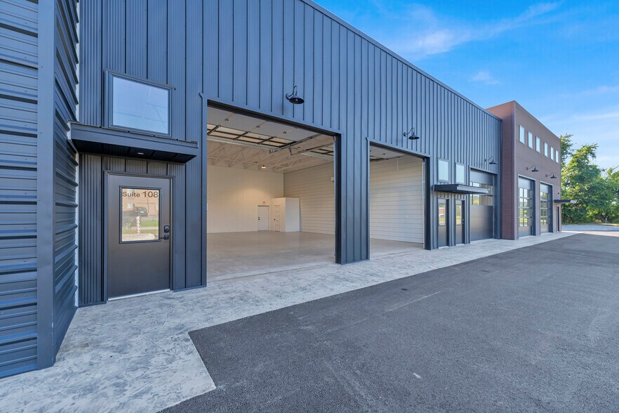 Multi Location Flex Space Portfolio portefeuille de 3 biens à vendre sur LoopNet.fr - Photo de l’immeuble – Image 3 sur 8