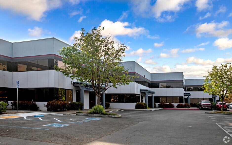 258-280 E Gish Rd, San Jose, CA à louer - Photo de l’immeuble – Image 3 sur 6