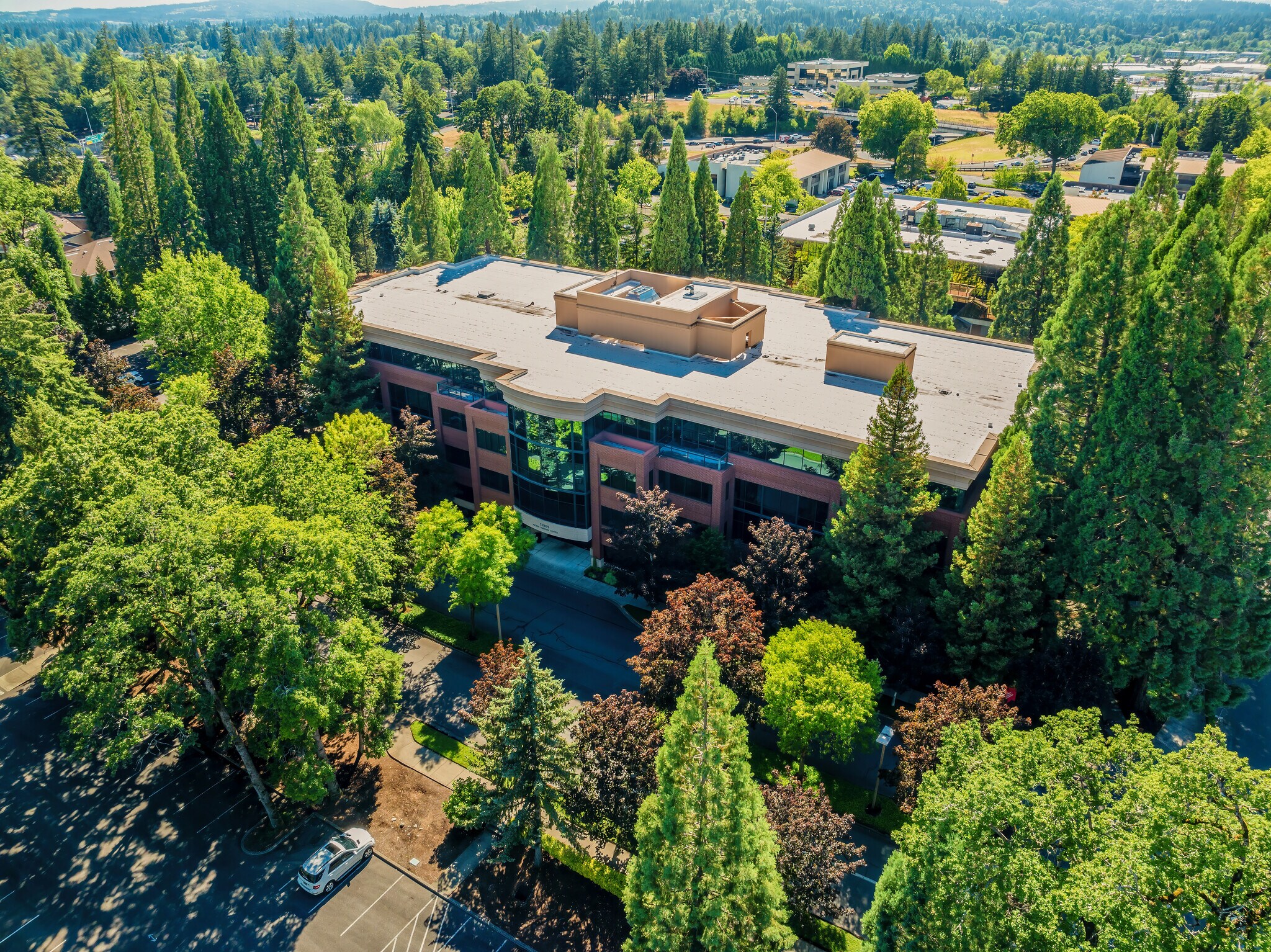 12909 SW 68th Pky, Tigard, OR à louer Photo principale– Image 1 sur 3