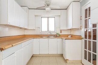 Plus de détails pour 8 Stonehedge Ln, Byram Township, NJ - Local commercial à vendre