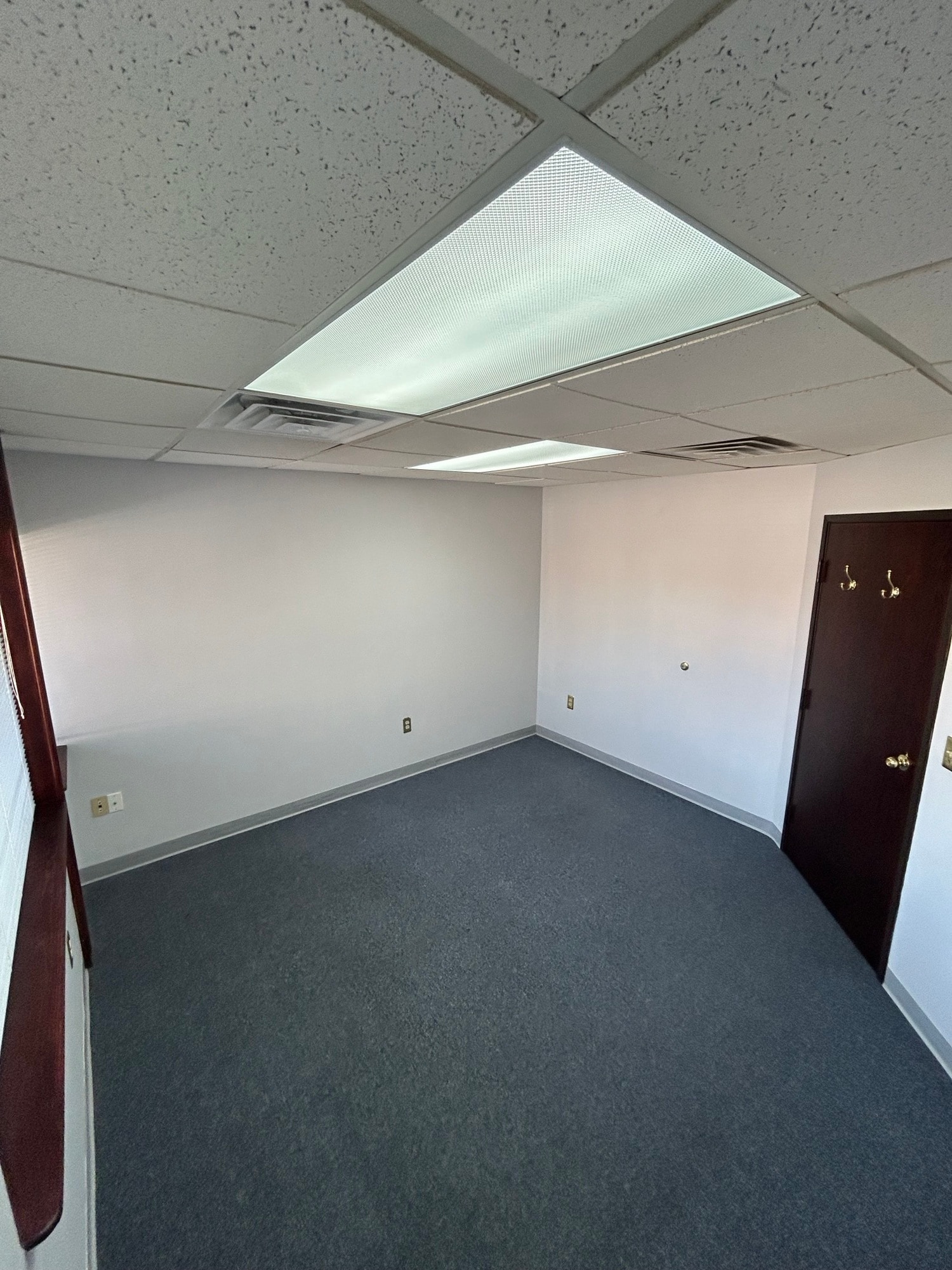 411 W Lake Lansing Rd, East Lansing, MI à louer Photo intérieure– Image 1 sur 12