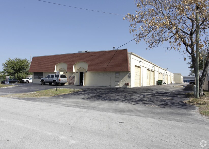 4310-4326 NE 5th Ter, Oakland Park, FL à louer - Photo de l’immeuble – Image 2 sur 5