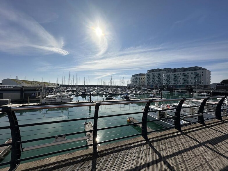 Brighton Marina, Brighton à louer - Photo de l’immeuble – Image 3 sur 9