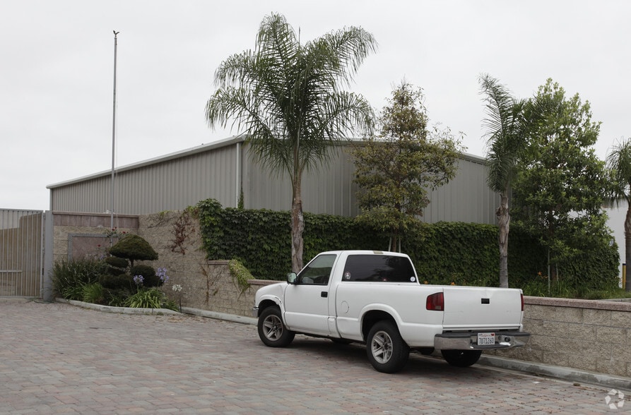 3830 E Miraloma Ave, Anaheim, CA à vendre - Photo de l’immeuble – Image 2 sur 2