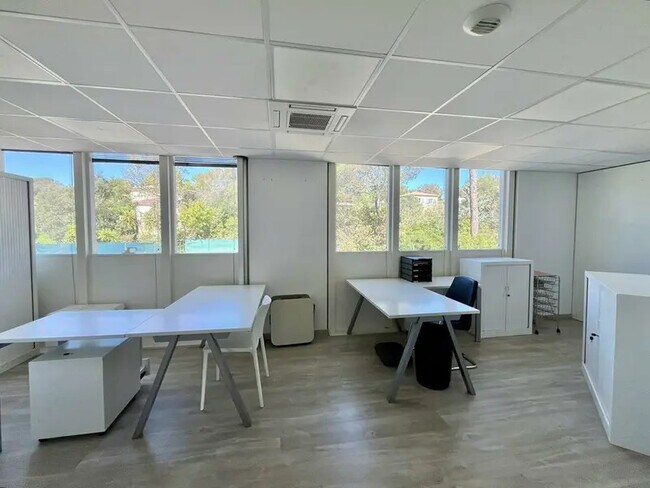 Plus de détails pour Bureau à louer