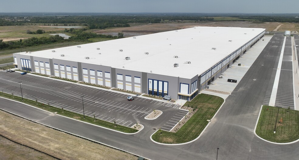 10200 Edgerton Rd, De Soto, KS à louer - Photo de l’immeuble – Image 1 sur 12