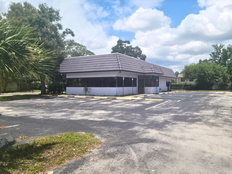 3760 E Bay Dr, Clearwater, FL à louer - Photo de l’immeuble – Image 1 sur 4