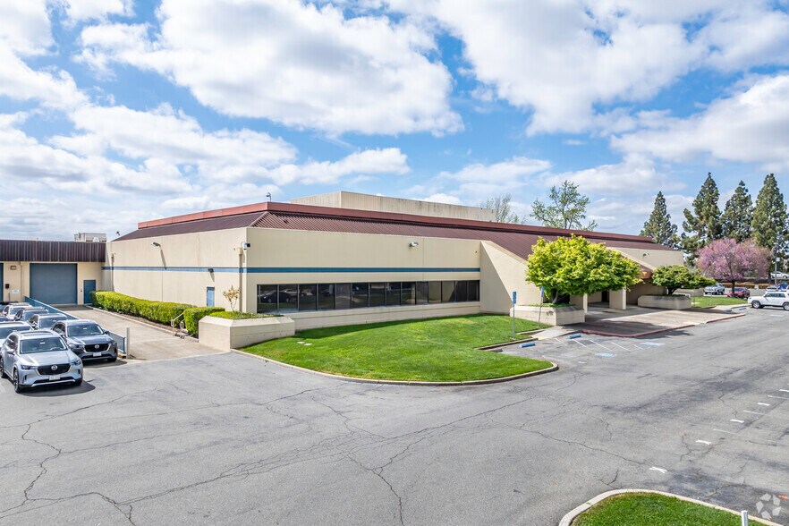 201 N Sunrise Ave, Roseville, CA à vendre - Photo principale – Image 1 sur 41