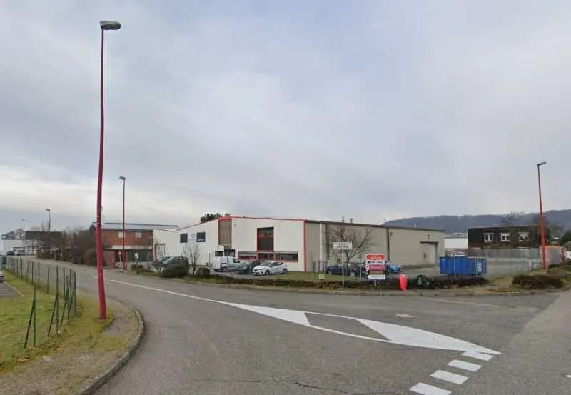 Local d’activités dans Beynost à louer - Photo de l’immeuble – Image 2 sur 4