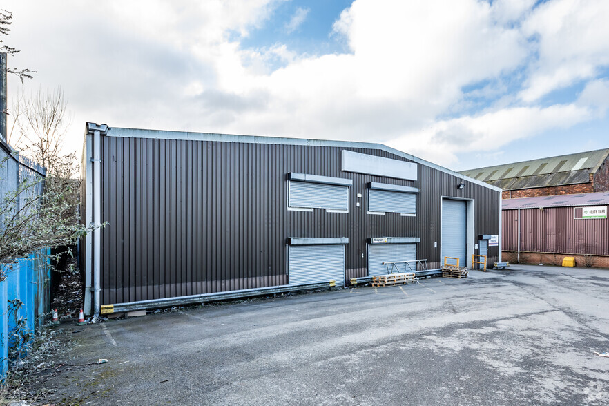 Stanley St, Stalybridge à louer - Photo de l’immeuble – Image 3 sur 5