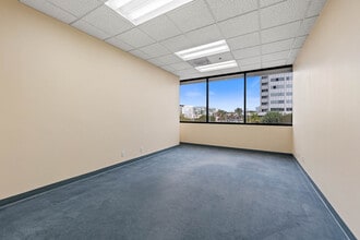 2670 N Main St, Santa Ana, CA à louer Photo intérieure– Image 2 sur 4