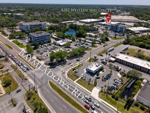 8282 Western Way Cir, Jacksonville, FL à louer Photo de l’immeuble– Image 1 sur 21