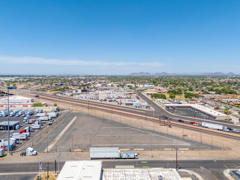 2340 W Encanto Blvd, Phoenix, AZ à louer - Photo de l’immeuble – Image 2 sur 5