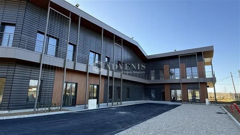 Local d’activités dans Coupvray à louer - Photo de l’immeuble – Image 1 sur 10