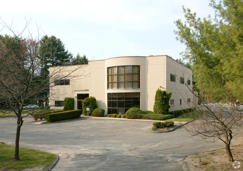 110 Hopmeadow St, Weatogue, CT à louer - Photo de l’immeuble – Image 2 sur 7