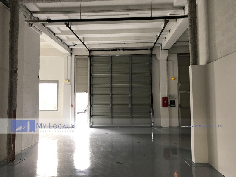 Local d’activités dans Osny à louer - Photo intérieure – Image 3 sur 7