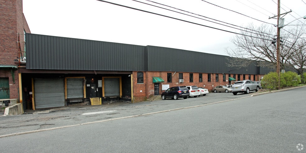 141 Lanza Ave, Garfield, NJ à louer - Photo de l’immeuble – Image 2 sur 8