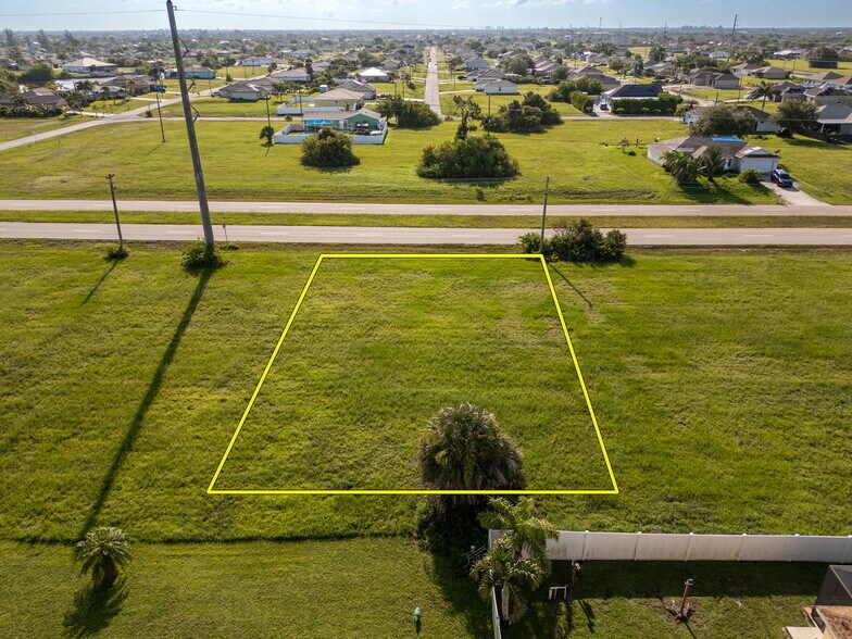 828 El Dorado N blvd, Cape Coral, FL à vendre - Aérien – Image 2 sur 25