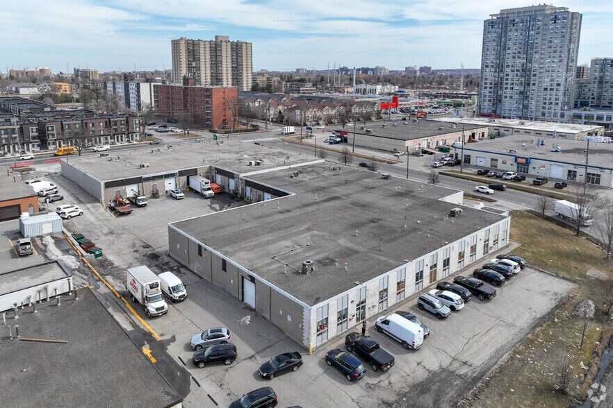 1530-1536 Midland Ave, Toronto, ON à louer - Photo de l’immeuble – Image 3 sur 3