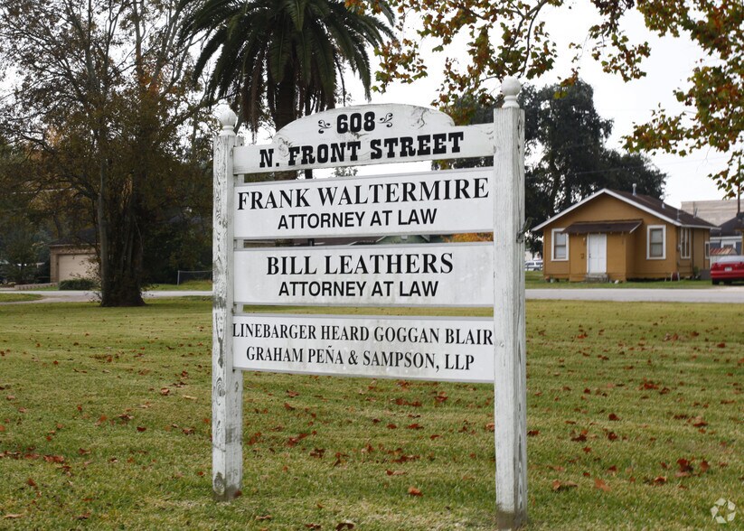 608 N Front St, Angleton, TX à vendre - Photo de l’immeuble – Image 3 sur 3