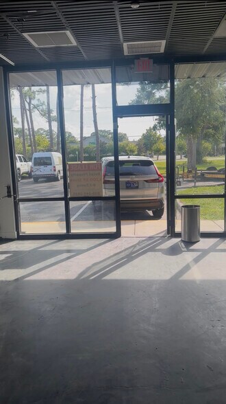 103 E Boston Rd, Edgewater, FL à louer - Photo de l’immeuble – Image 3 sur 7